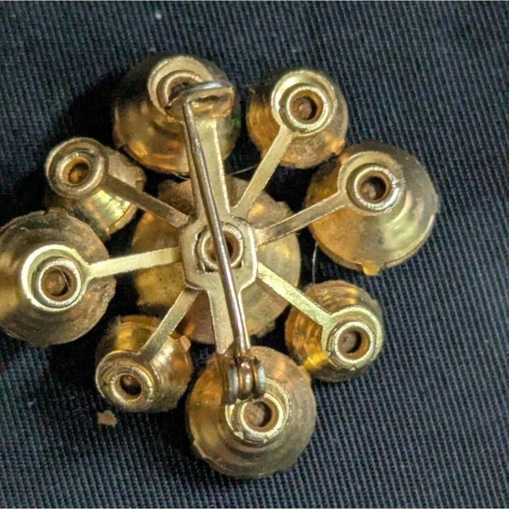 Vintage Green Rhinestone Cluster Brooch Gold‎ Tone Mid Century Costume Jewelry
